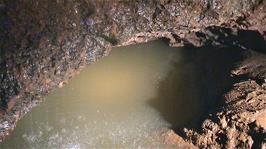The route for experienced divers to continue onwards to the remaining cave chambers 10-26, from Chamber 9, the deepest chamber open to the public